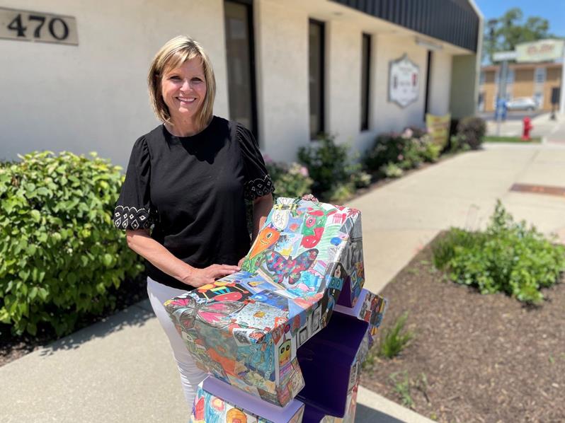 Mundelein Star features D75 student artwork General News News Lincoln
